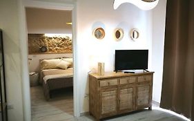 Amelia Apts & Rooms